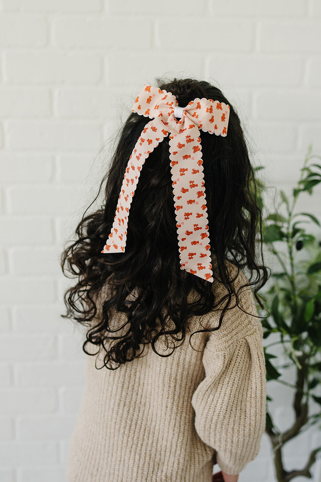Teddy Bear Love Scallop Long Ribbon Bow