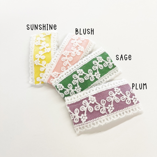 Double Layered Lace Embroidered Snap Clip