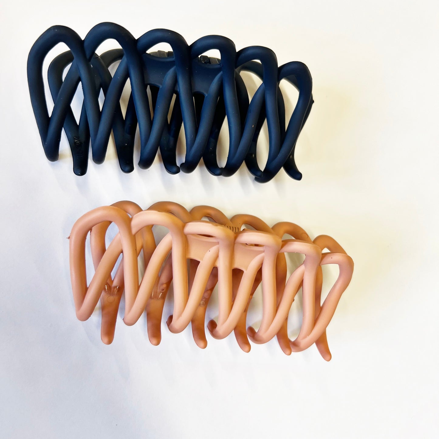Everyday Twist Claw Clip | Navy + Coral