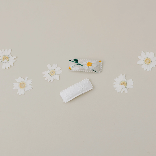 Set of 2 Summer Daisies and White Eyelet Hair Snap Clips