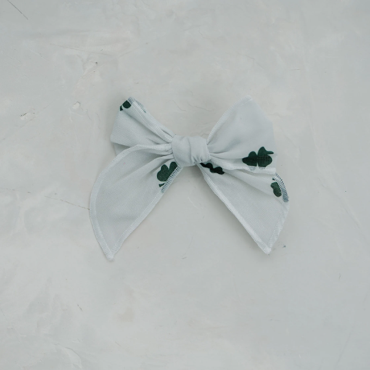 Four Leaf Clover Ivory Serged Cotton Bow