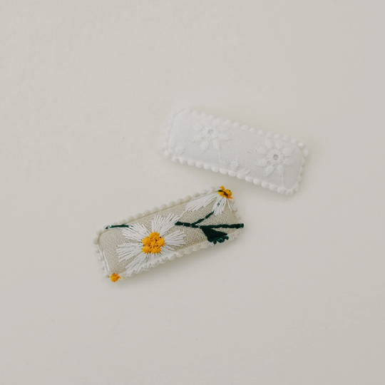Set of 2 Summer Daisies and White Eyelet Hair Snap Clips