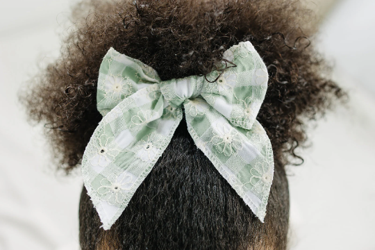 Medium Gingham Daisy Embroidered Linen Bow