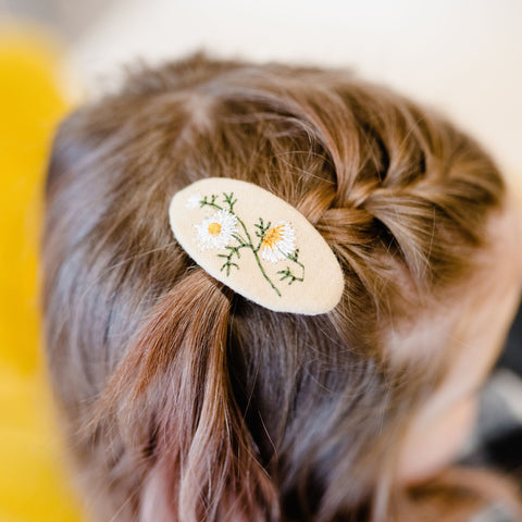 Daisy Embroidered Snap Clip